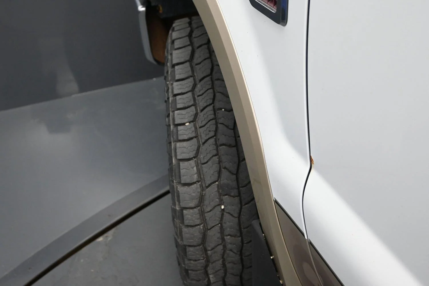 Used 2008 White Ford XL image 6