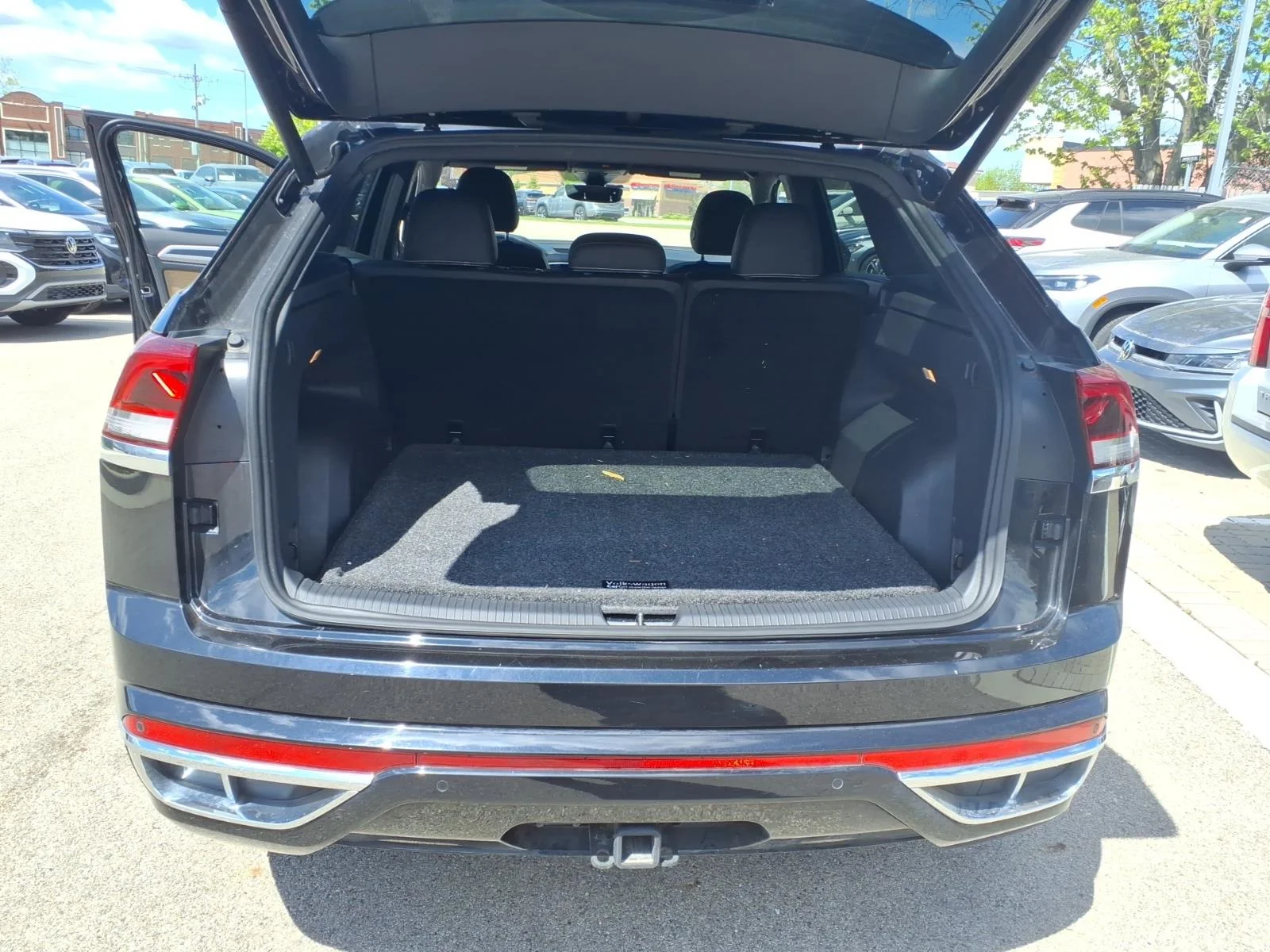 Used 2021 Black Volkswagen 3.6L V6 SEL 4MOTION image 27