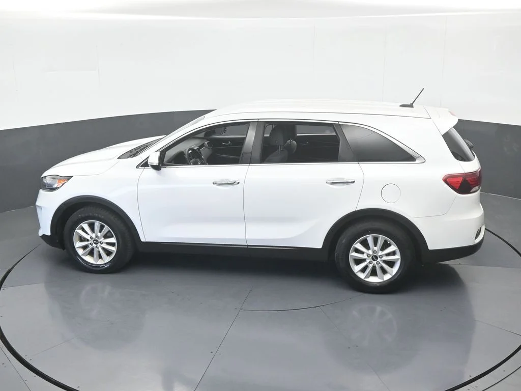 Used 2020 Snow White Pearl Kia LX image 41