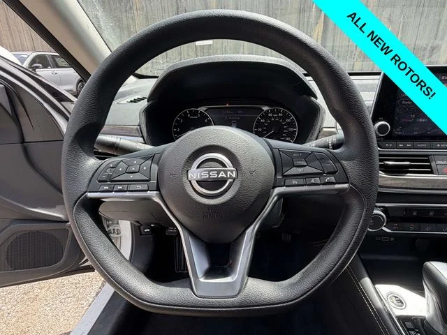 Used 2023 White Nissan 2.5 SV image 18