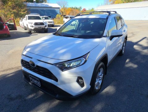 Used 2019 Super White Toyota XLE image 4