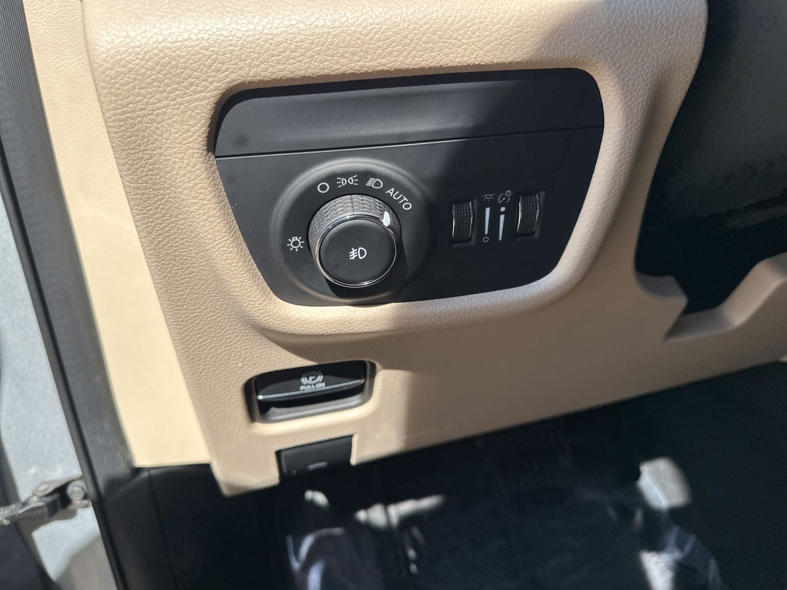 Used 2023 Silver Jeep Limited image 16