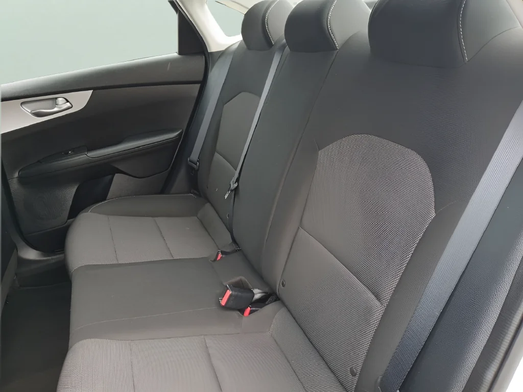 Used 2023 White Kia LXS image 25