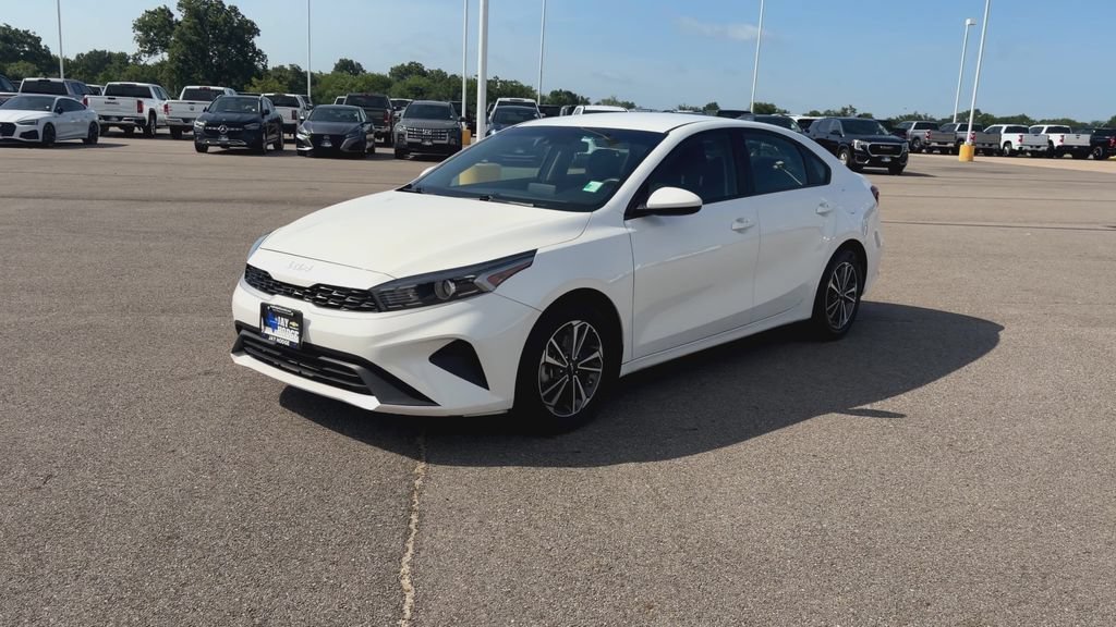 Used 2024 White Kia LXS image 4