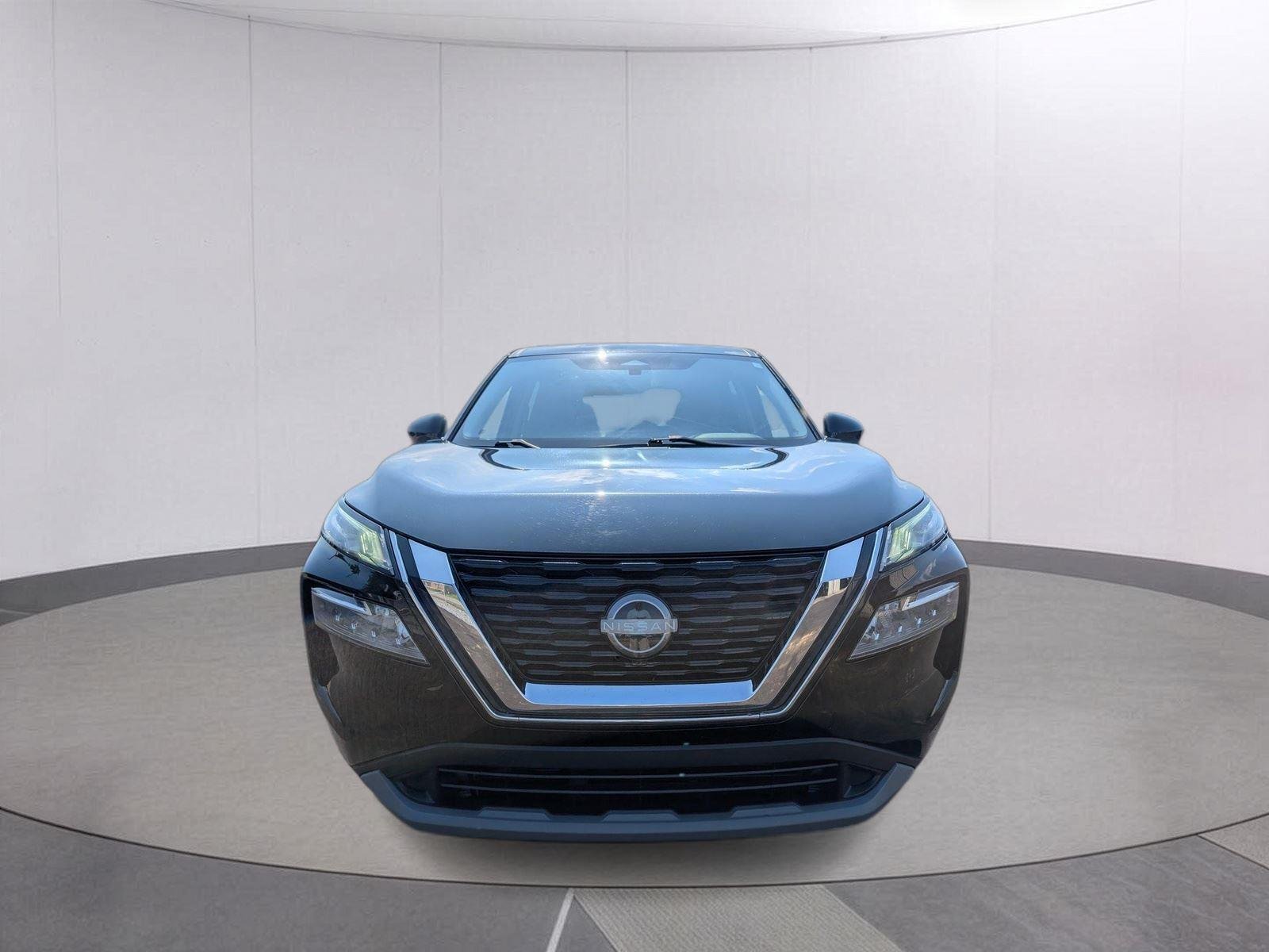 Used 2023 Super Black Nissan SV image 8
