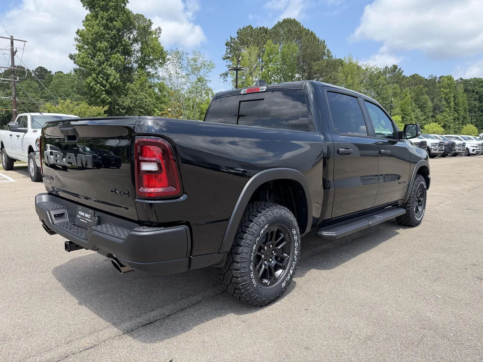 New 2026 Diamond Black Crystal Pearl-Coat Exterior Paint RAM Rebel image 6