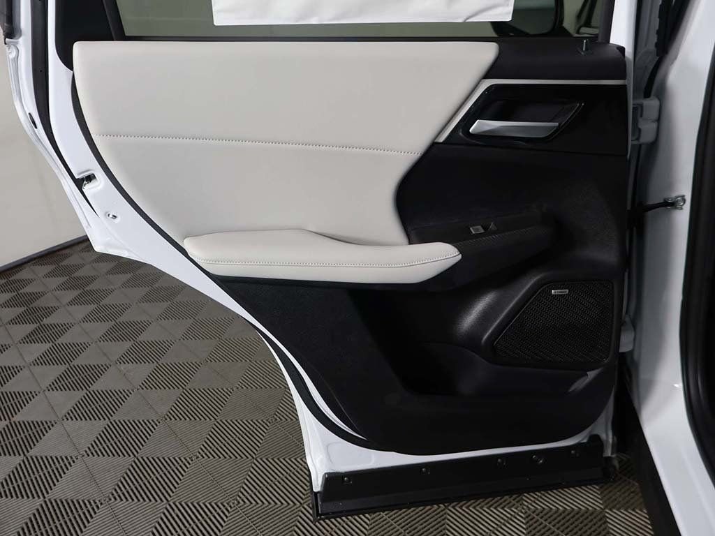 New 2026 White Mitsubishi SE 1.5T S-AWC image 27