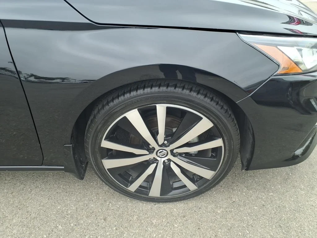 Certified Used 2022 Black Nissan 2.5 SL image 6
