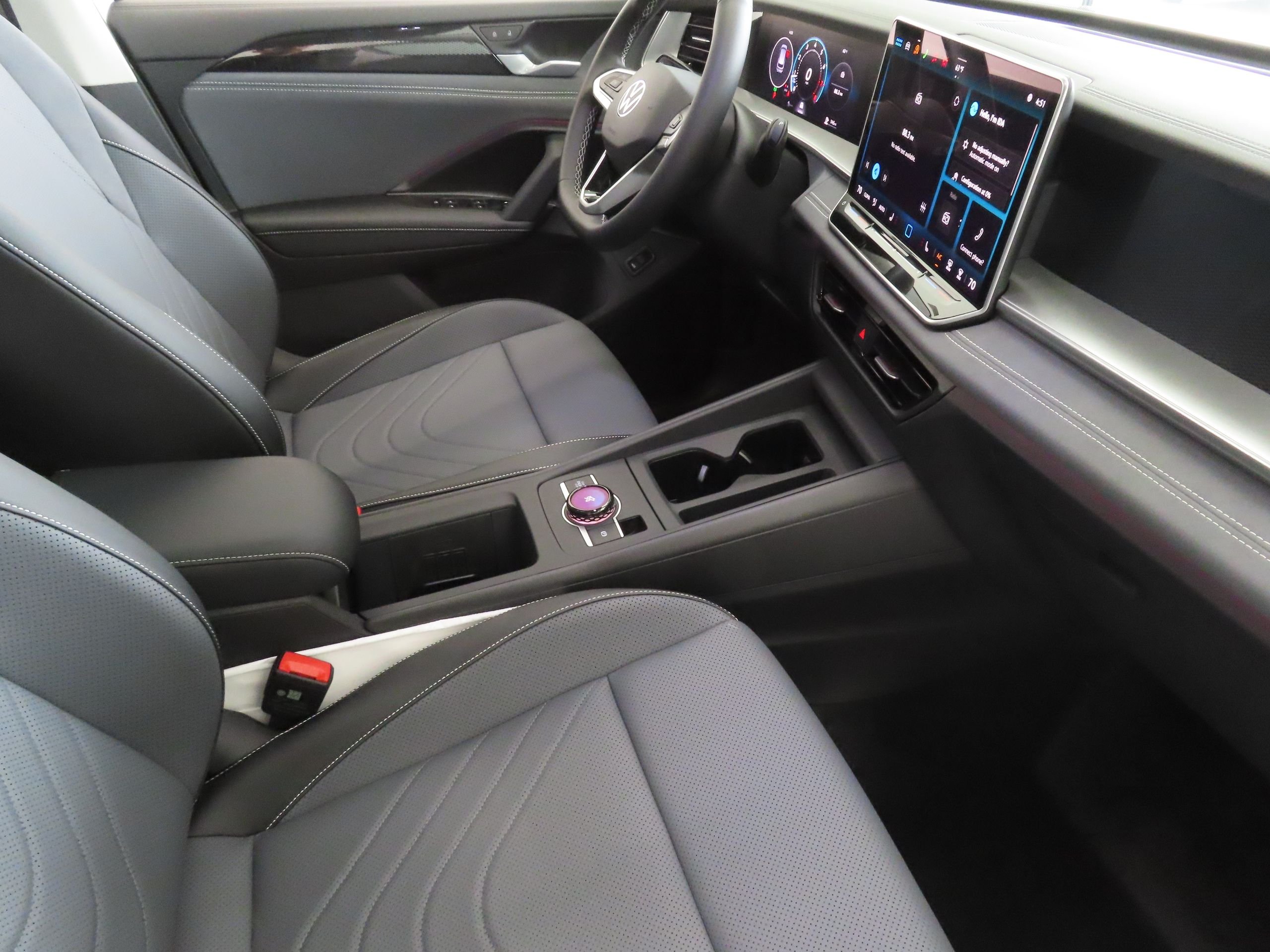 New 2026 White Volkswagen 2.0T SE image 25