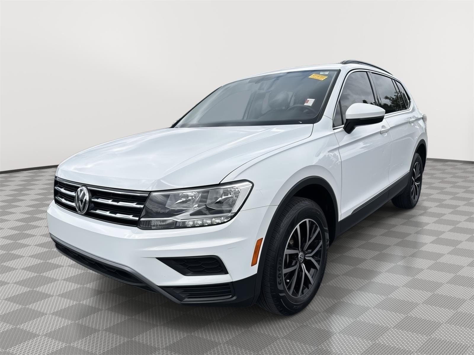 Used 2021 Pure White Volkswagen SE image 10