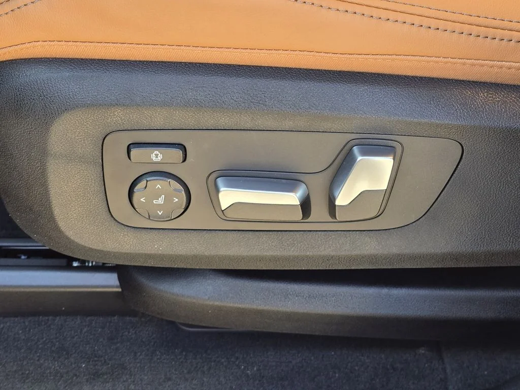 Used 2026 Black BMW sDrive40i image 19