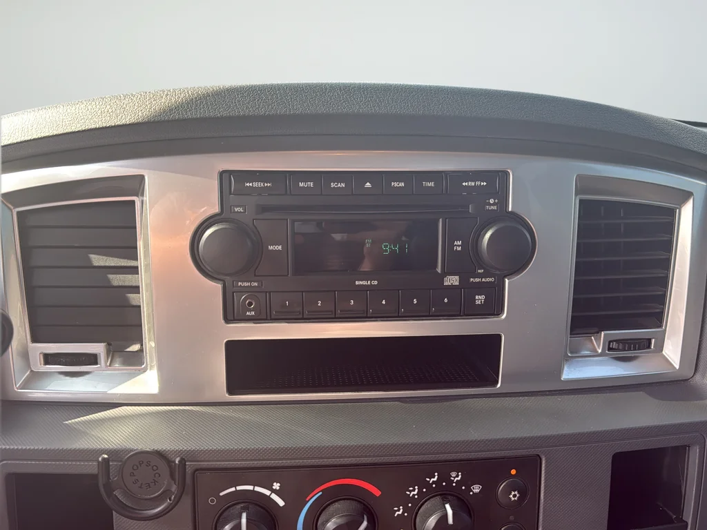 Used 2008 Gray Dodge SLT image 13