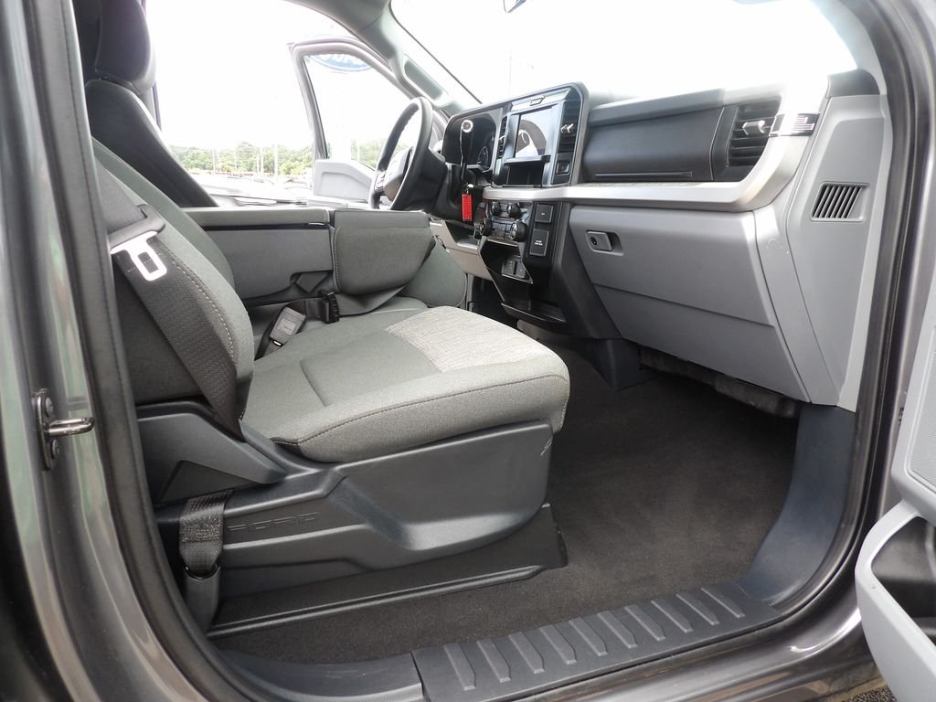 Used 2025 Gray Metallic Ford XLT image 19