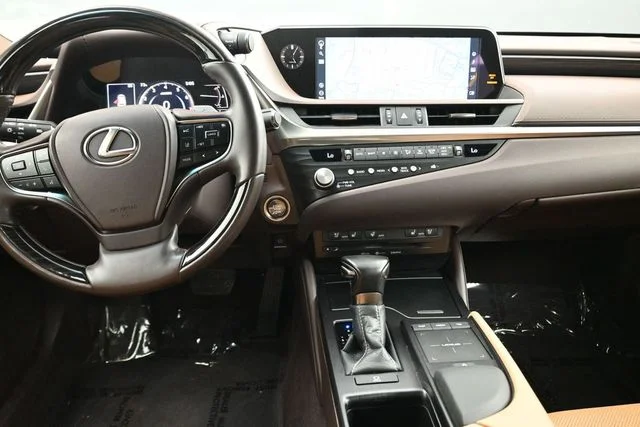 Used 2021 White Lexus 350 image 15