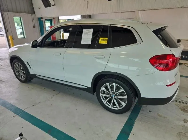 Used 2019 Alpine White BMW sDrive30i image 2