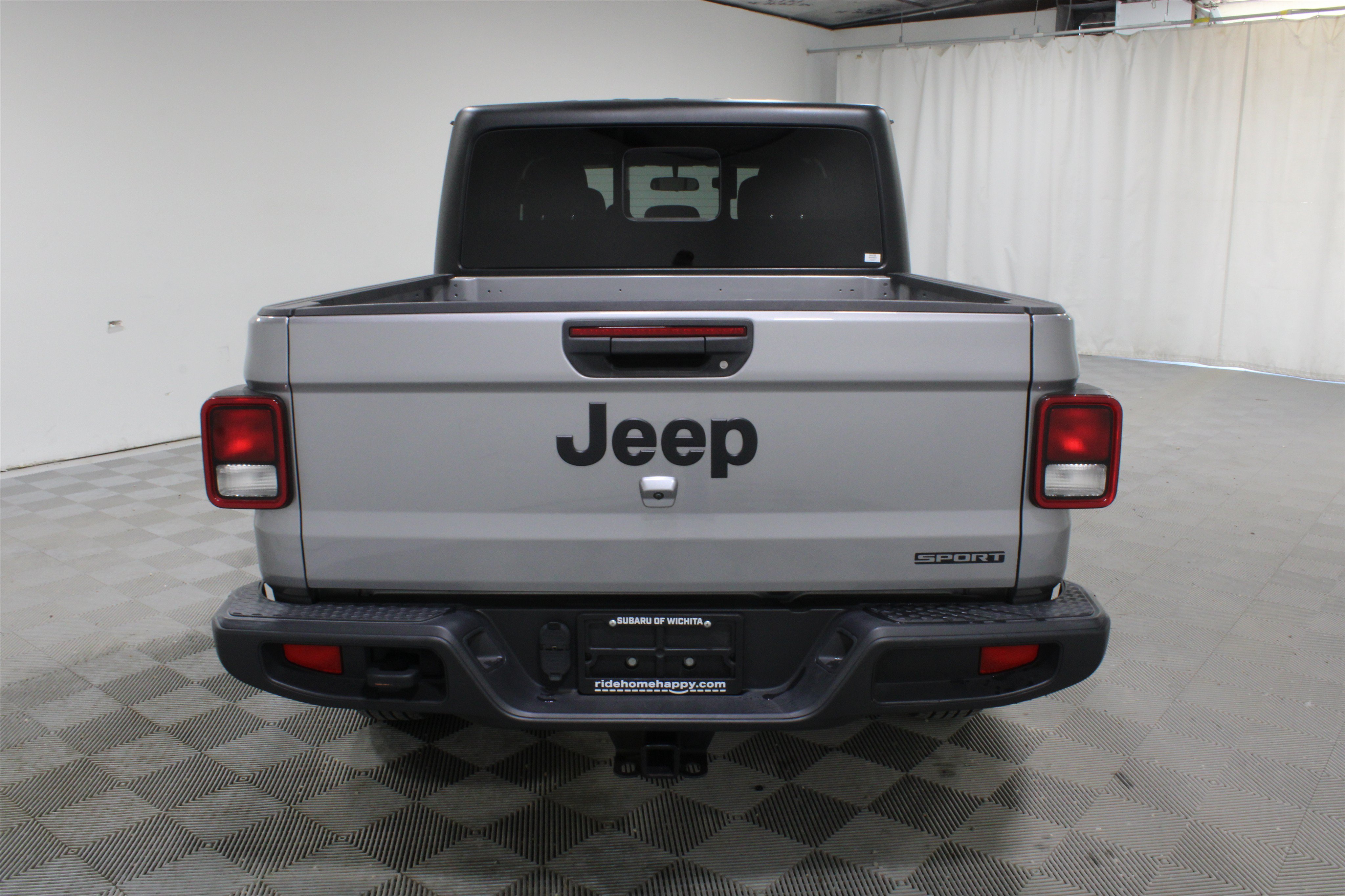 Used 2020 Billet Silver Metallic Clearcoat Jeep Sport S image 27