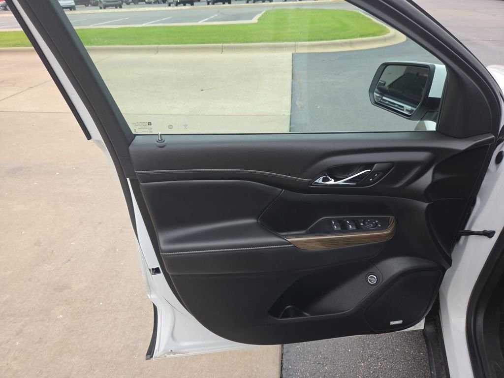 Used 2023 White GMC SLE image 27
