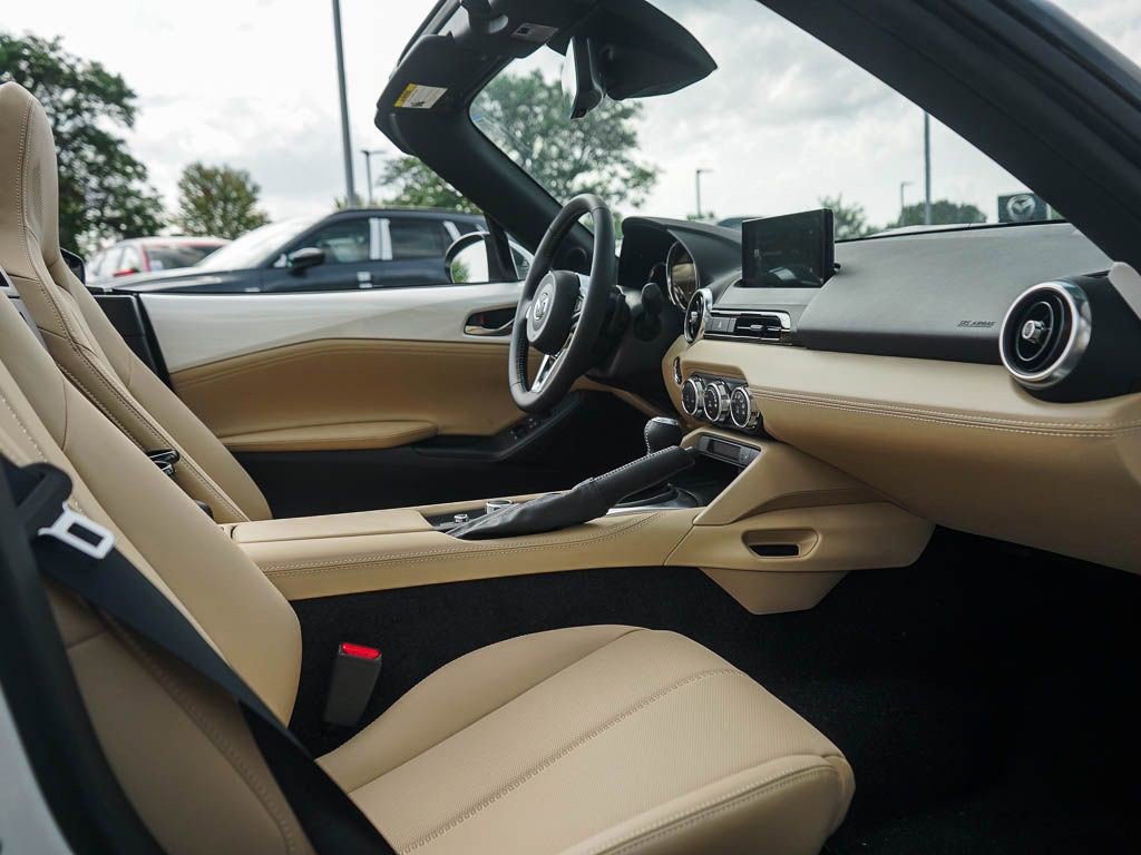 New 2025 Snowflake White Pearl Mazda Grand Touring image 9