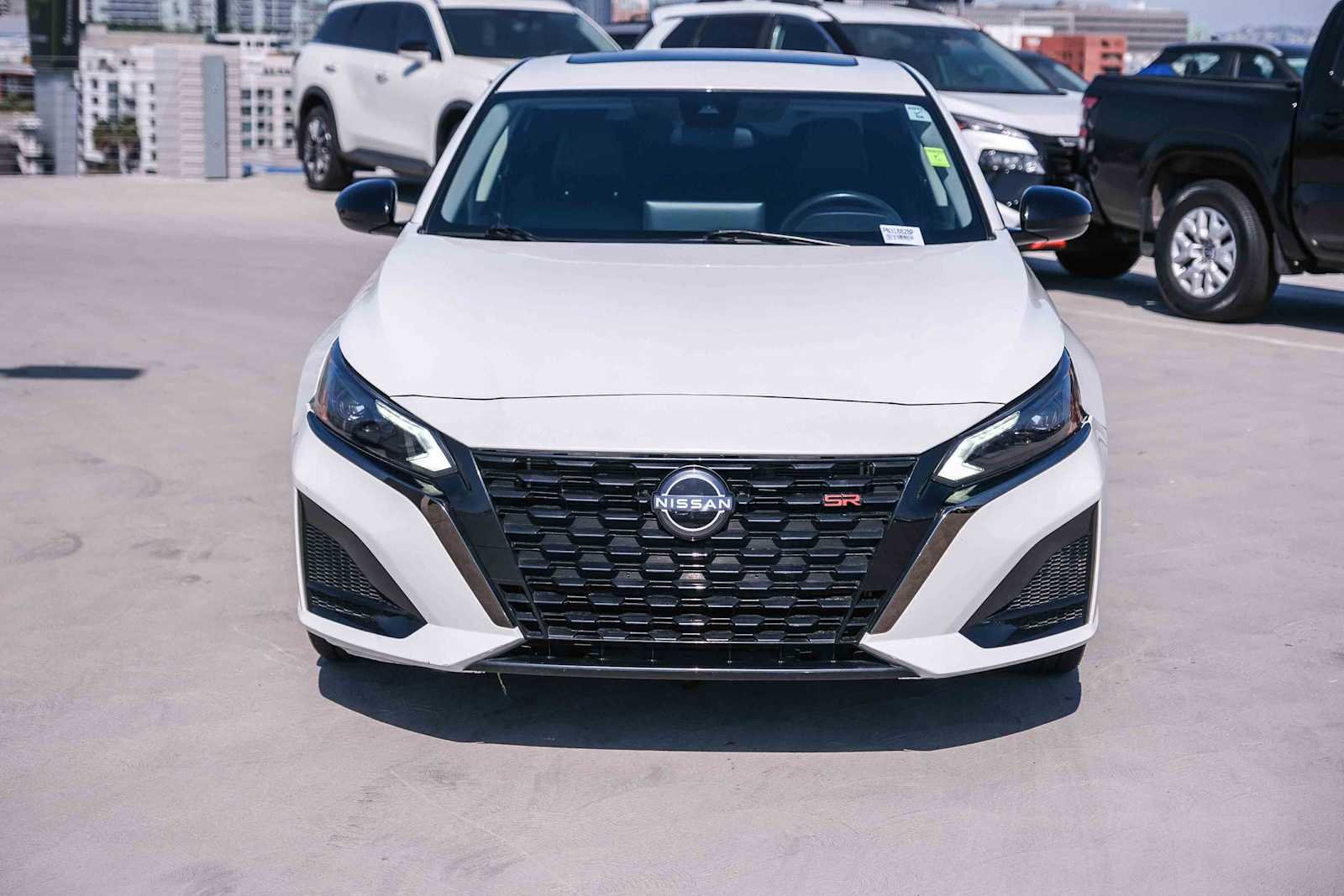 Used 2023 Pearl White Tricoat Nissan 2.5 SR image 2