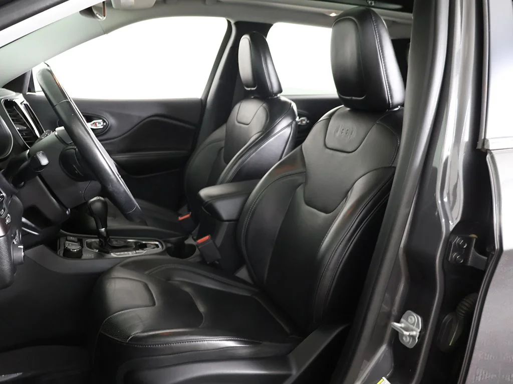 Used 2019 Gray Jeep Limited image 30