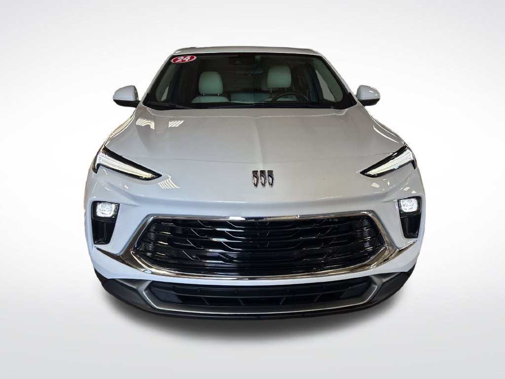 Used 2024 Summit White Buick Preferred image 9