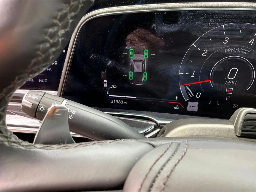 2023 Cadillac Escalade ESV V-Sport - Photo 10