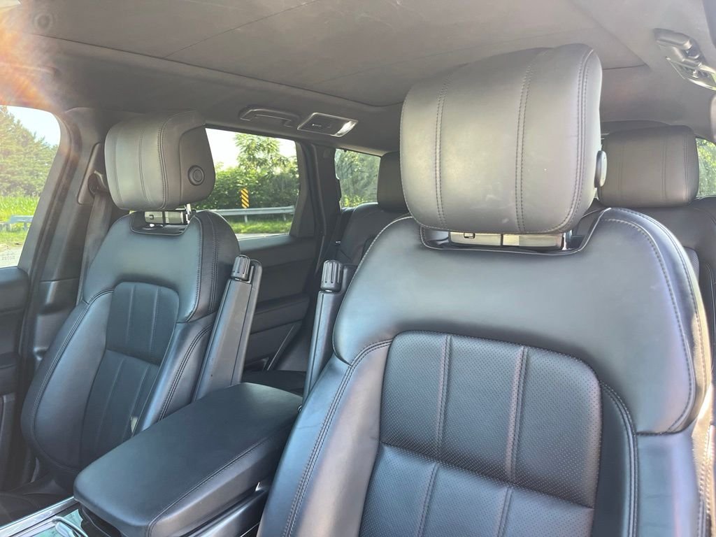 Used 2022 White Land Rover HSE Silver Edition image 18