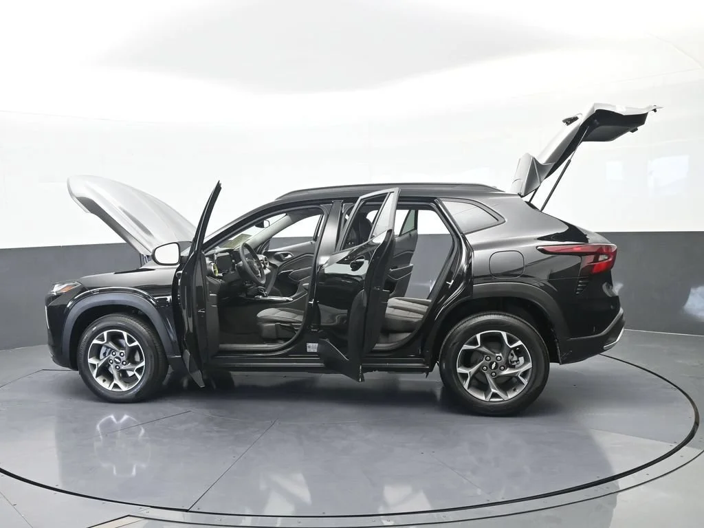 Used 2025 Mosaic Black Metallic Chevrolet LT image 70