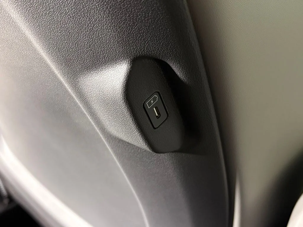 New 2027 Snow White Pearl Kia EX image 38