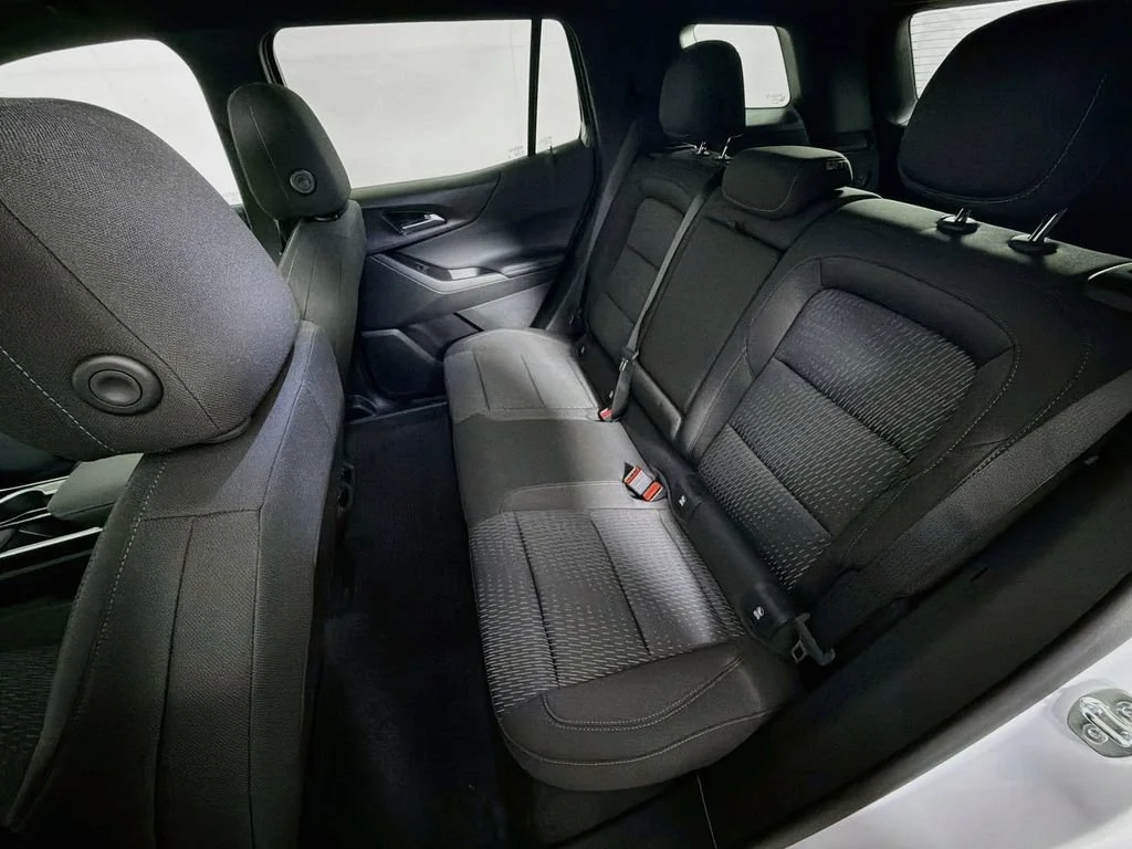New 2027 Summit White Chevrolet LT image 24