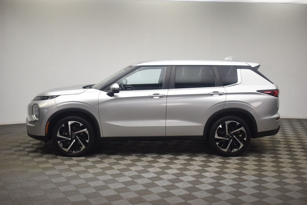Used 2022  Mitsubishi ES image 9