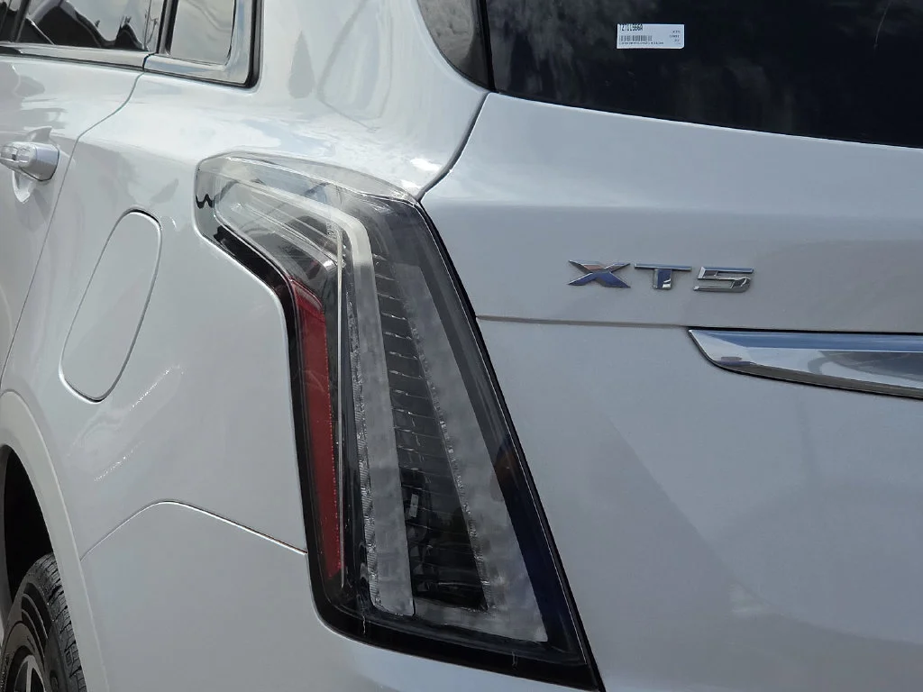 Used 2022 CRYSTAL WHITE TRICOAT Cadillac AWD Sport image 9