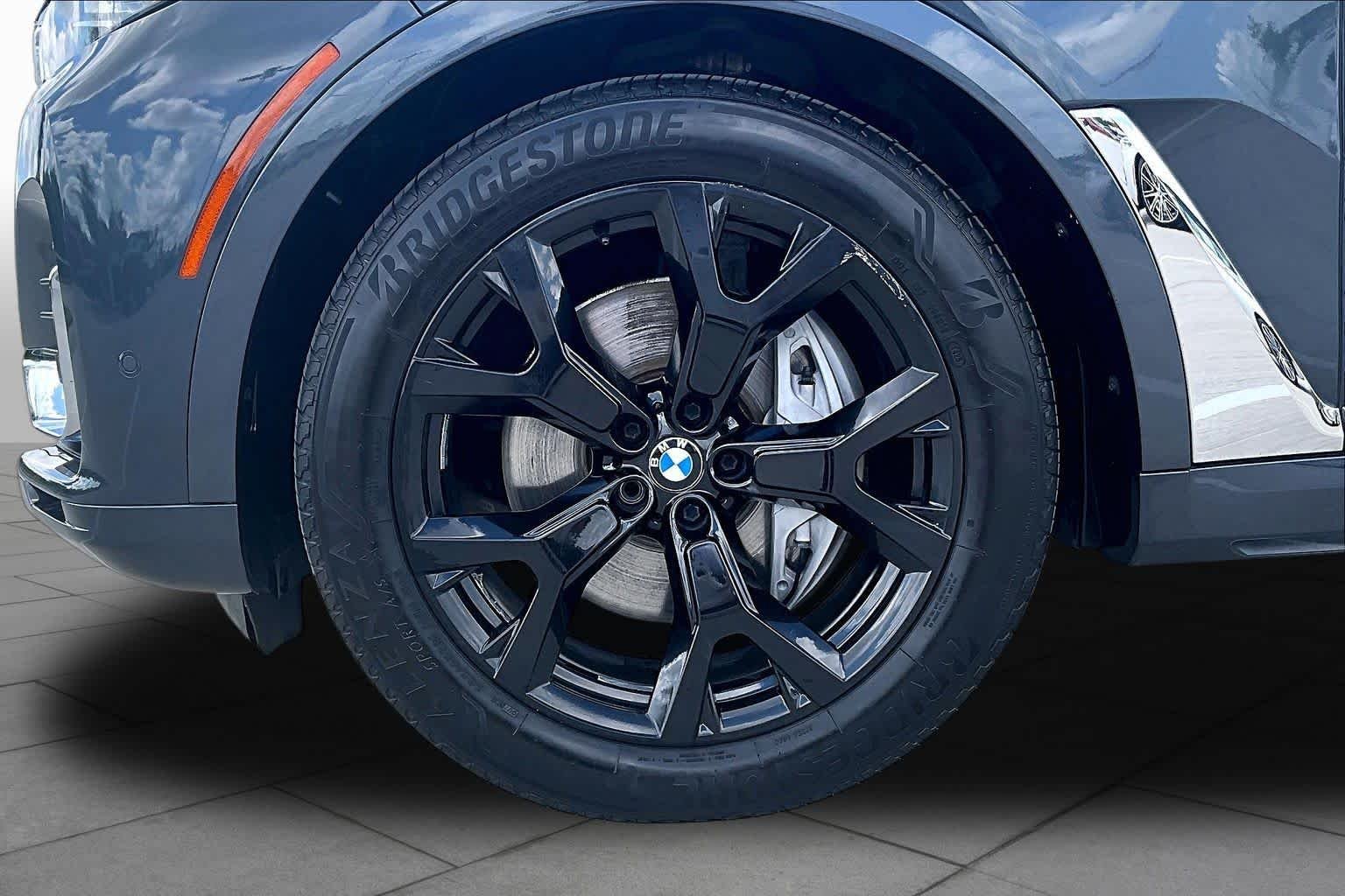 Used 2020 Arctic Gray Metallic BMW xDrive40i image 10