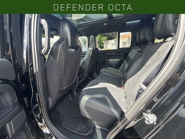 New 2026 Narvik Black Land Rover OCTA image 22