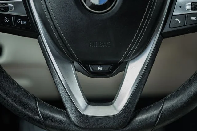 Used 2021 Brown BMW xDrive40i image 35