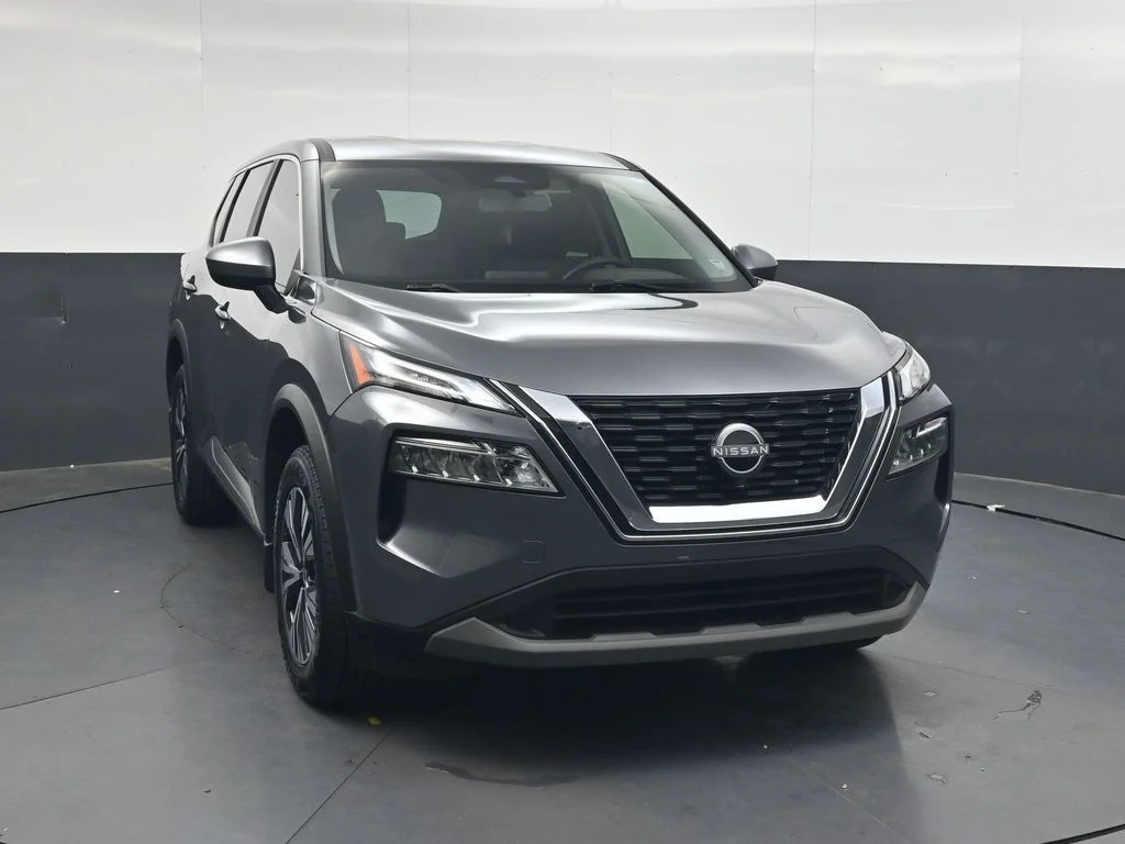 Used 2023 Gray Nissan SV image 14