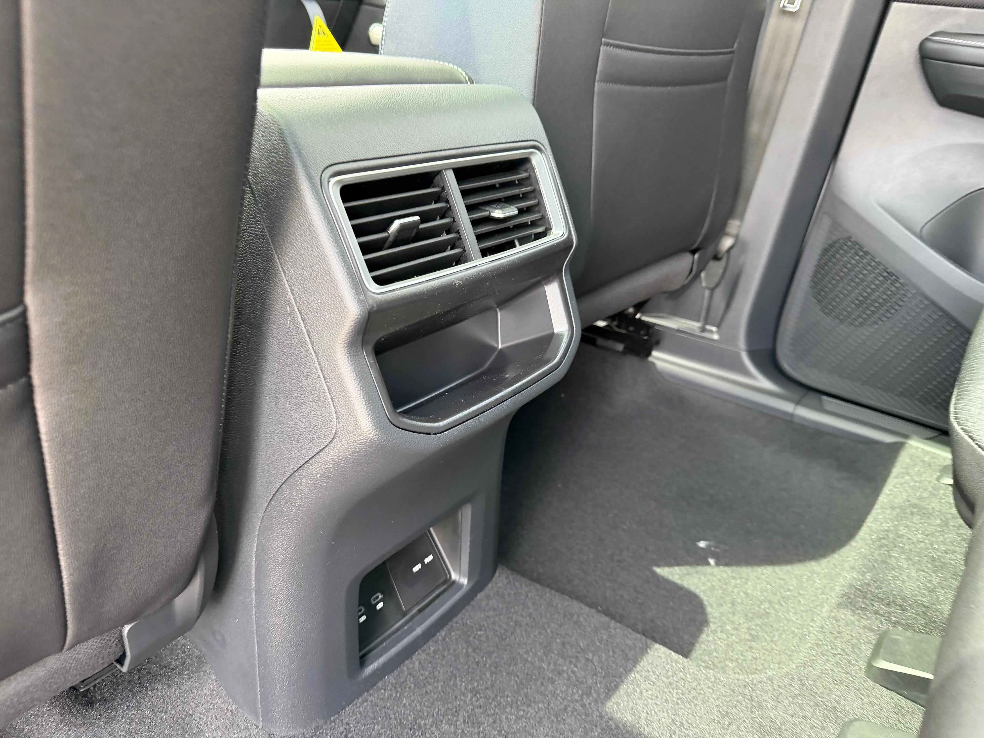 New 2026 Silver Mist Volkswagen 2.0T SE w/Technology image 28