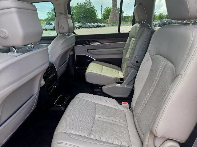 Used 2023 White Jeep Series III image 25