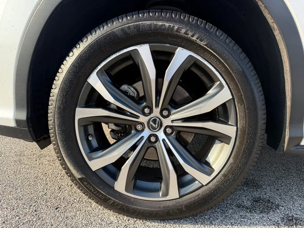 Used 2019 White Lexus 350 image 23