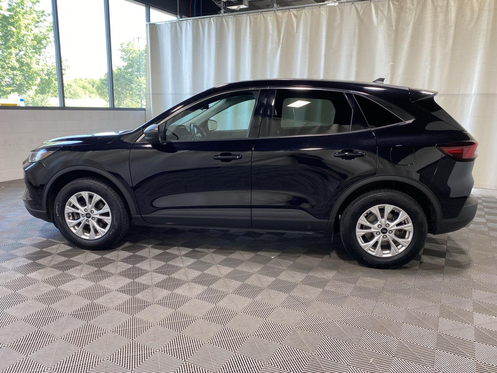 Used 2023 Agate Black Ford Active image 4