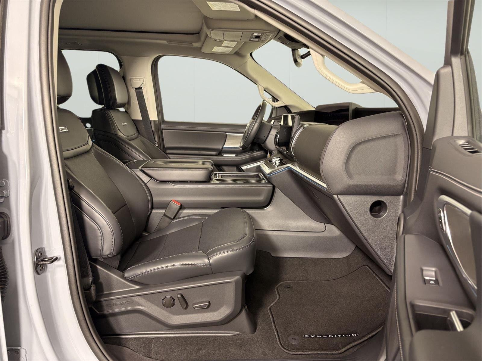 New 2026 Glacier Gray Metallic Tri-Coat Ford Platinum® image 23