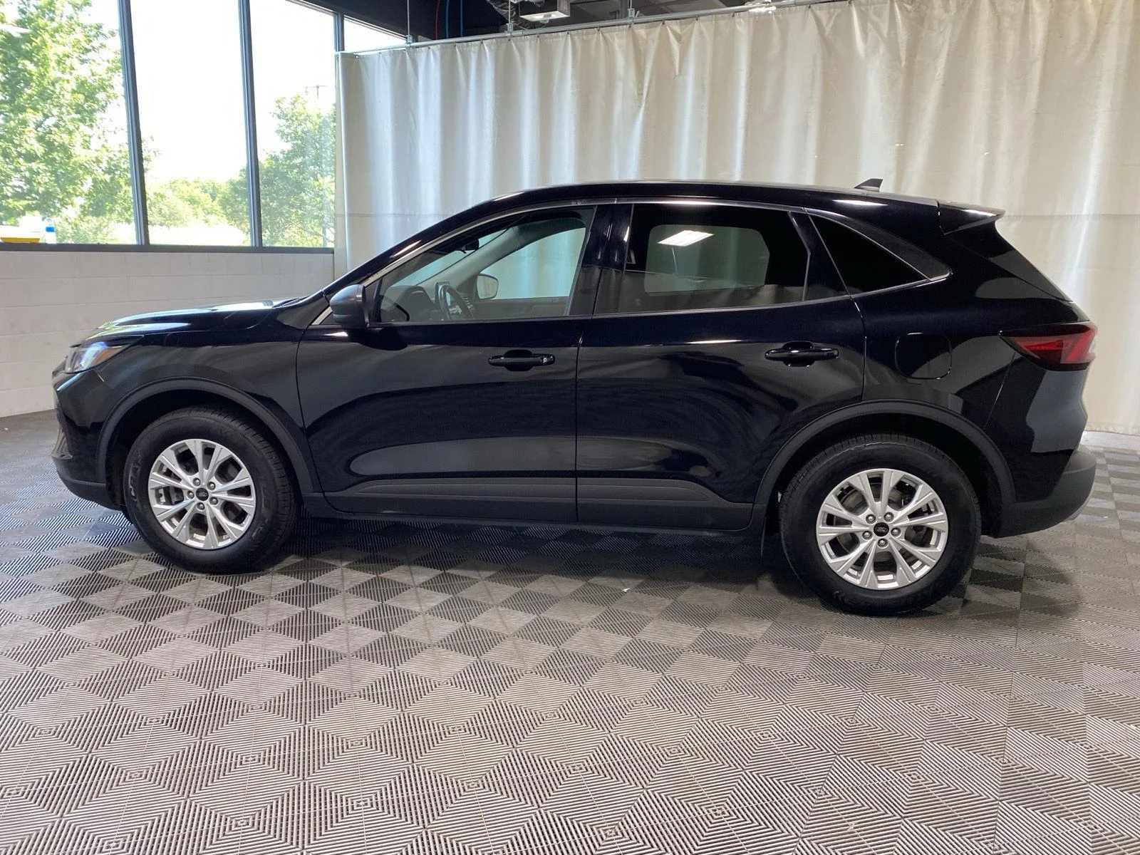 Used 2023 Agate Black Ford Active image 4