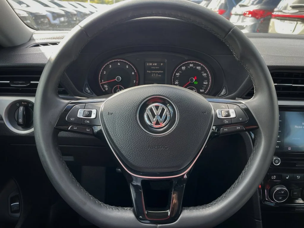 Used 2022 Pure White Volkswagen 2.0T SE image 19