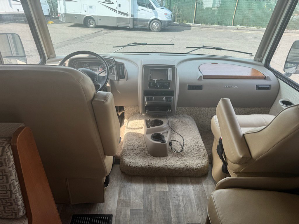 Used 2017  Winnebago 31BE image 21