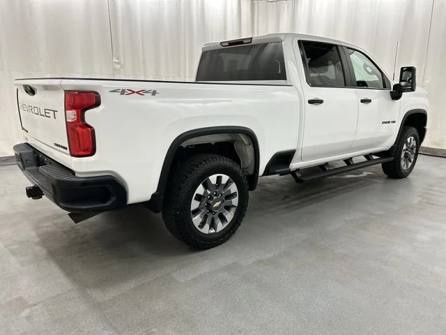 Used 2021 White Chevrolet Custom image 4
