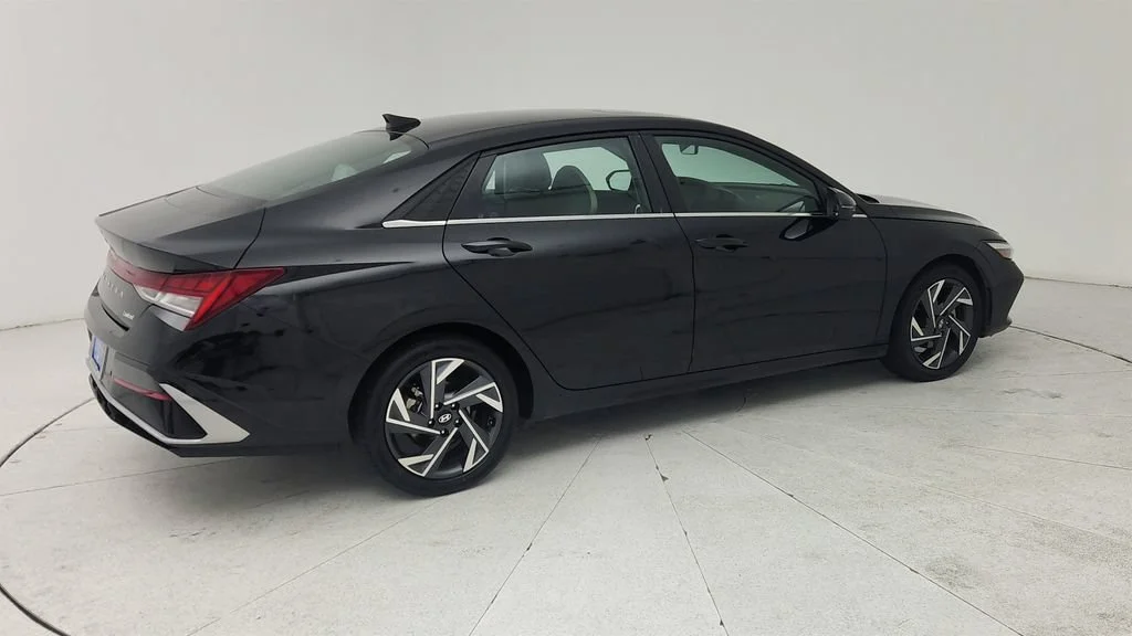 2024 Hyundai Elantra Limited - Photo 7