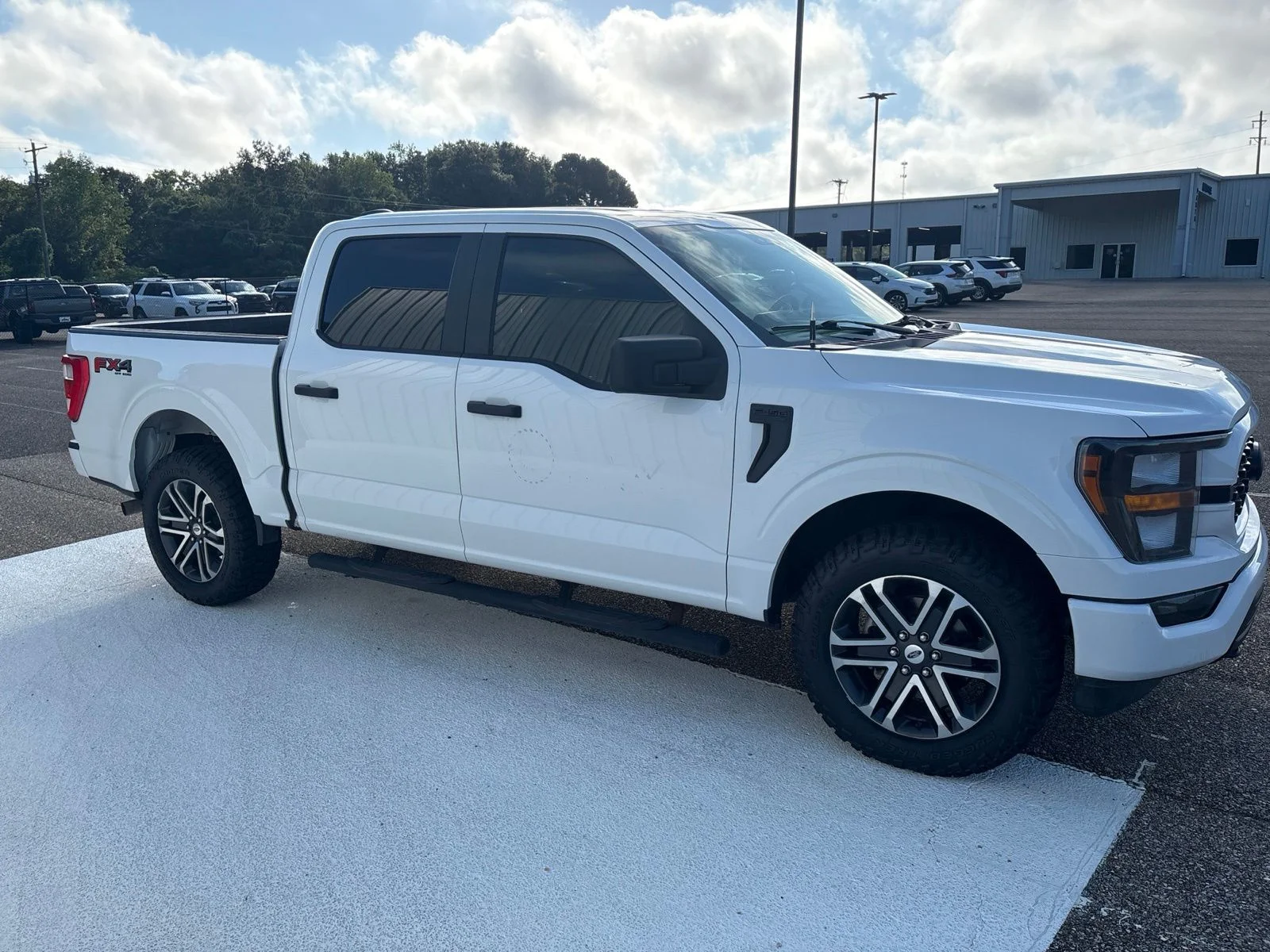 Used 2023 White Ford XL image 3