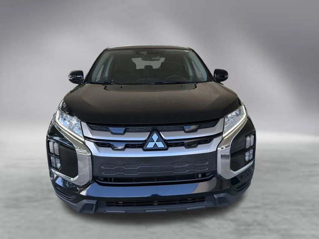 Used 2020 Black Mitsubishi  image 2