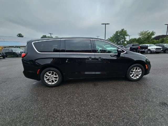 Used 2025 Black Chrysler Select image 11