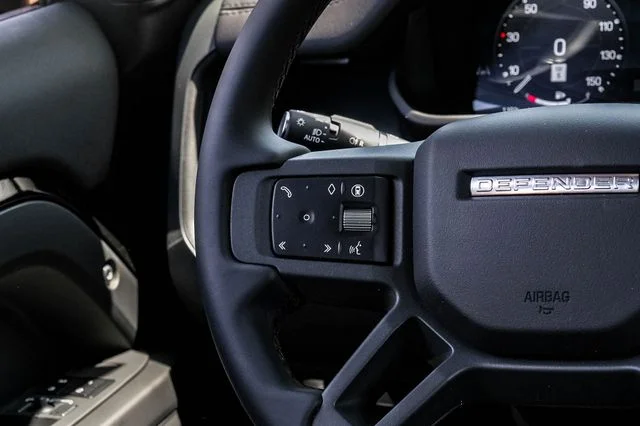 New 2026 Santorini Black Land Rover X-Dynamic SE image 22